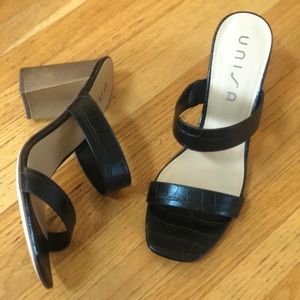 New in box sandal